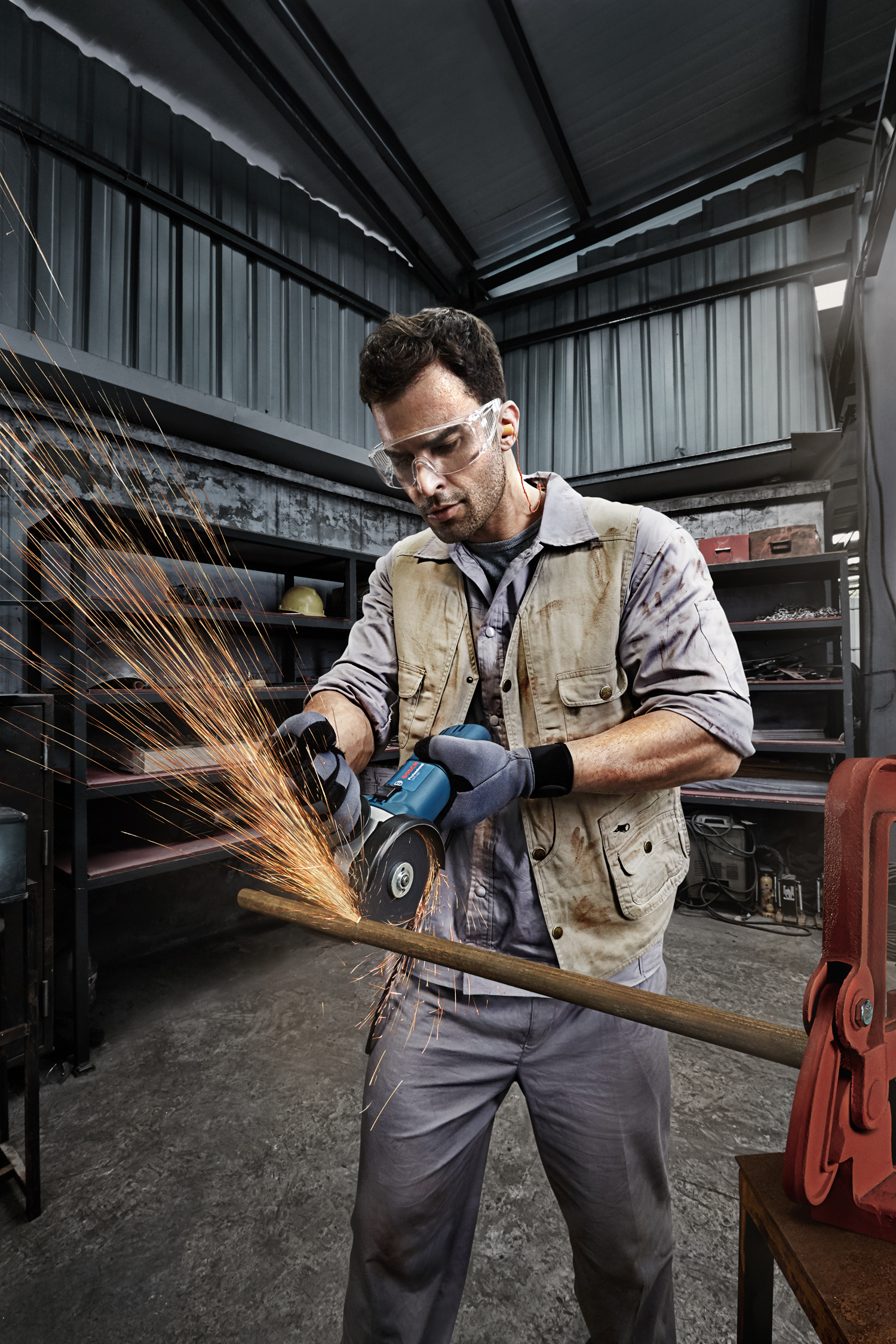 Feature photo 1 of BOSCH GWS 060 ANGLE GRINDER 670W