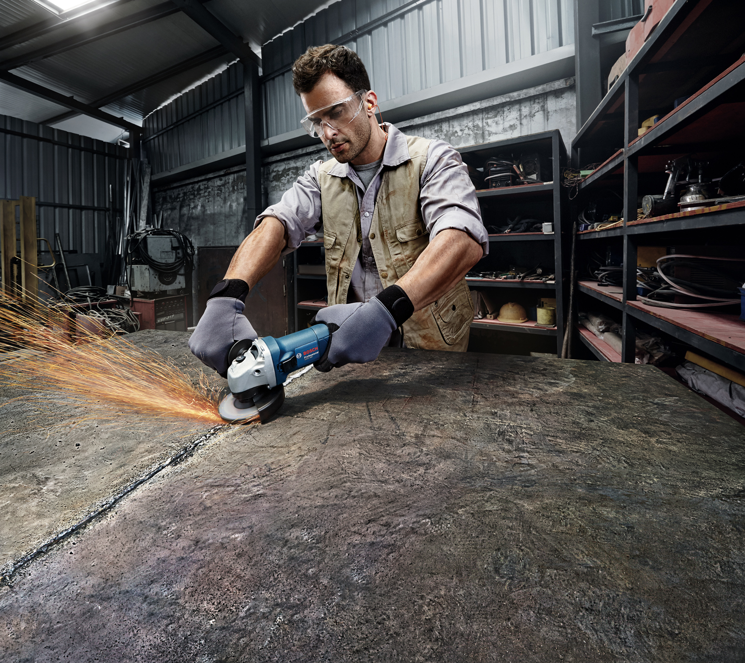 Feature photo 2 of BOSCH GWS 060 ANGLE GRINDER 670W