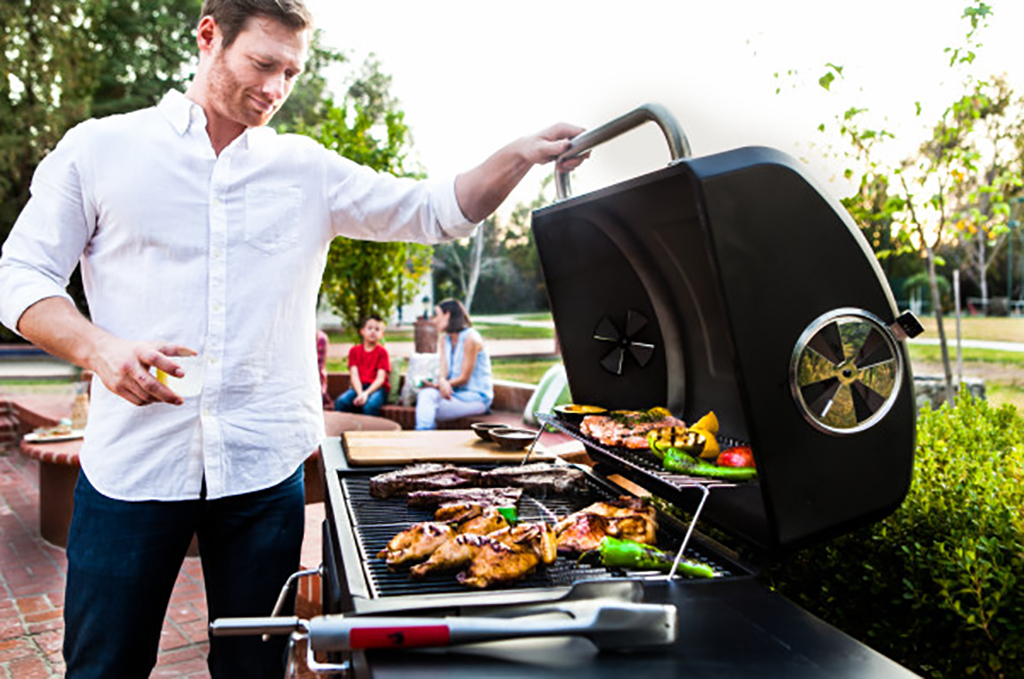 Feature photo 1 of CHAR BROIL CHARCOAL BBQ GRILL 580